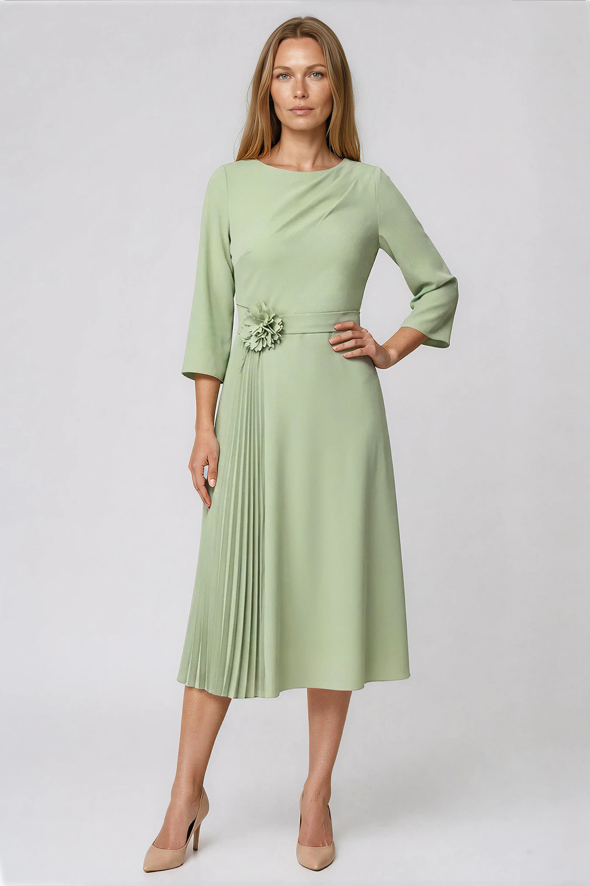 Dress with pleated veil R 174 pistachio green - Viada
